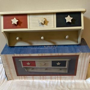 Decorative wall shelf with drawers with small pegs